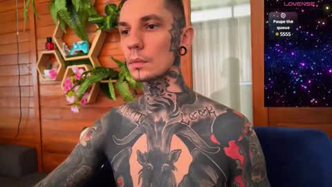 Snapshot of max_reaves chatting on 12-22-24, 05:56 online show from 12-22-24, 05:56