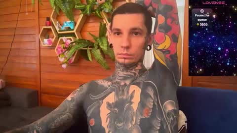 Snapshot of max_reaves chatting on 01-09-25, 02:11 online show from 01-09-25, 02:11