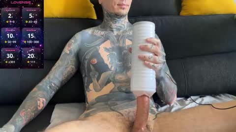 Snapshot of max_reaves chatting on 10-17-25, 06:38 online show from 10-17-25, 06:38