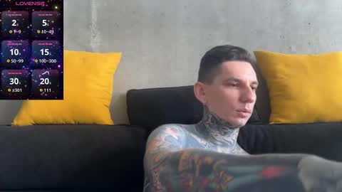 Snapshot of max_reaves chatting on 10-19-25, 05:19 online show from 10-19-25, 05:19