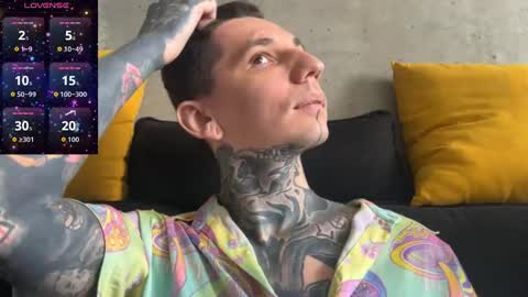 Snapshot of max_reaves chatting on 10-30-25, 05:42 online show from 10-30-25, 05:42