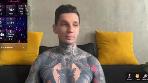 Snapshot of max_reaves chatting on 10-31-25, 05:30 online show from 10-31-25, 05:30