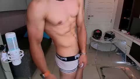 Snapshot of max_russell chatting on 03-09-25, 11:36 Former Porn Star online show from 03-09-25, 11:36