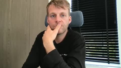 Max take off clothes online show from 10-13-25, 08:47