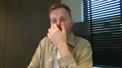 Max take off clothes online show from 11-25-25, 08:03