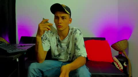 MAX     online show from 12-19-25, 06:04