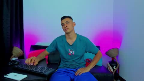 Snapshot of max_wild01 chatting on 02-15-26, 07:51 MAX online show from 02-15-26, 07:51