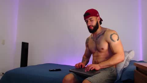 Snapshot of max_xl_ chatting on 10-28-25, 03:47 max_xl_ online show from 10-28-25, 03:47