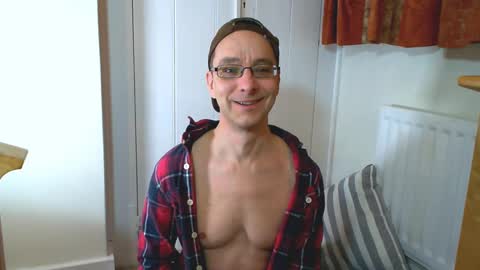 Snapshot of maxdavies chatting on 02-15-25, 11:39 Max Davies online show from 02-15-25, 11:39