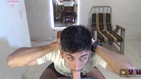 Snapshot of maxi_dick33 chatting on 12-15-25, 12:04 maxi dick online show from 12-15-25, 12:04