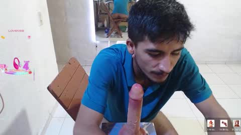 Snapshot of maxi_dick33 chatting on 01-14-26, 05:07 maxi dick online show from 01-14-26, 05:07