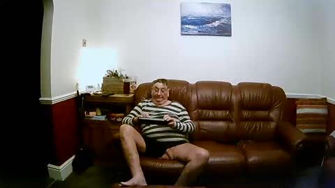 MAX online show from 02-02-25, 12:09