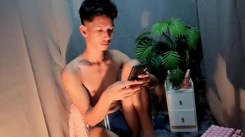 Snapshot of maxiebunny99 chatting on 09-26-25, 09:08 Reyn online show from 09-26-25, 09:08