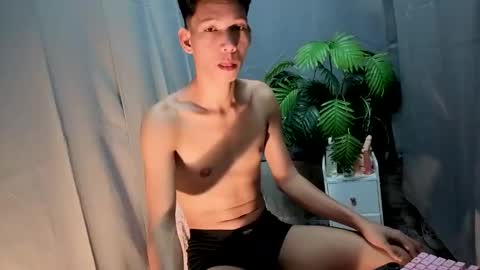 Snapshot of maxiebunny99 chatting on 09-27-25, 12:21 Reyn online show from 09-27-25, 12:21