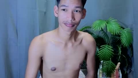 Snapshot of maxiebunny99 chatting on 10-03-25, 03:58 Reyn online show from 10-03-25, 03:58