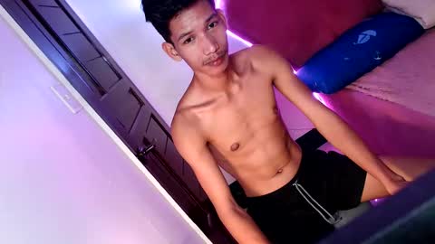 Snapshot of maxiebunny99 chatting on 10-09-25, 08:23 Reyn online show from 10-09-25, 08:23