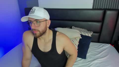 Maximo Wolf online show from 02-18-25, 01:54