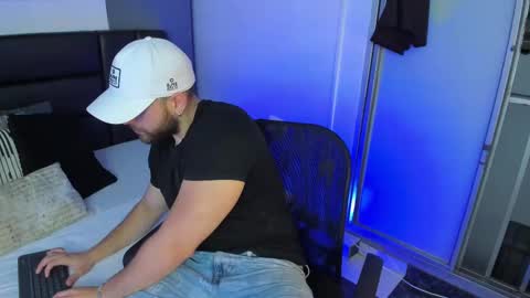 Maximo Wolf online show from 02-21-25, 02:50