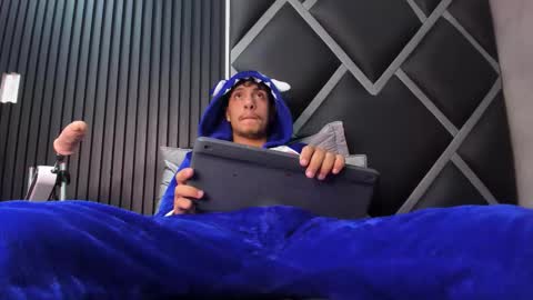 maxi online show from 09-21-25, 03:57