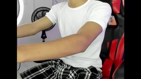 Maximiliano online show from 11-06-25, 03:02