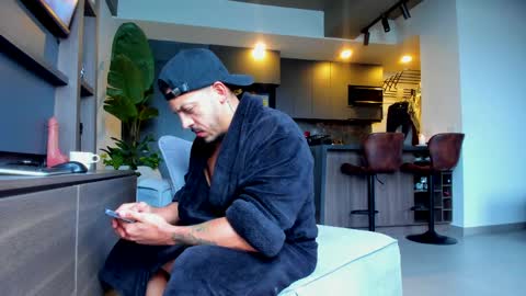 Snapshot of maximo_and_marcelo chatting on 04-08-26, 12:27 maximo_and_marcelo online show from 04-08-26, 12:27