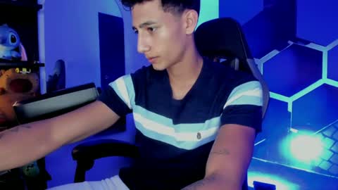 Snapshot of maximo_romano chatting on 07-27-26, 07:43 Maximo online show from 07-27-26, 07:43