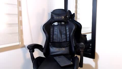 Snapshot of maximo_sebastian chatting on 06-22-26, 04:26 Maximo Sebastian online show from 06-22-26, 04:26