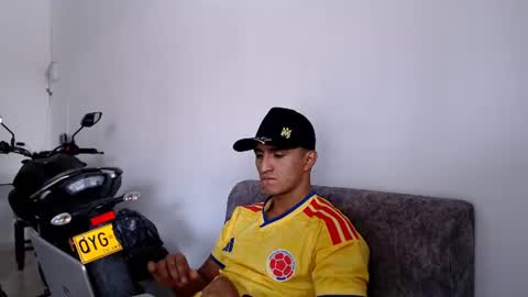 Snapshot of maximo_sebastian chatting on 06-23-26, 09:46 Maximo Sebastian online show from 06-23-26, 09:46