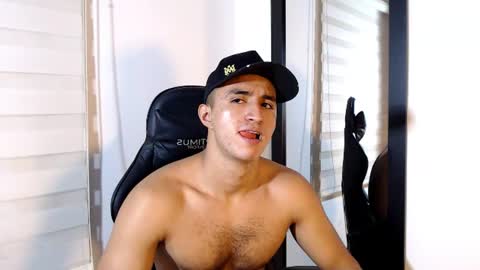 Snapshot of maximo_sebastian chatting on 06-25-26, 08:57 Maximo Sebastian online show from 06-25-26, 08:57