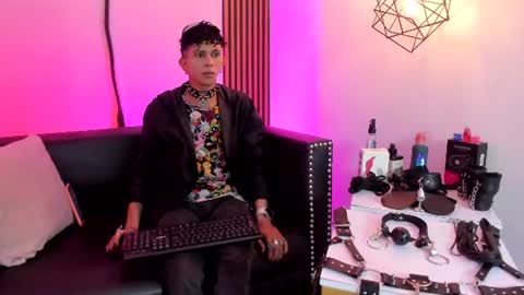 MAXIMO online show from 06-20-26, 03:09