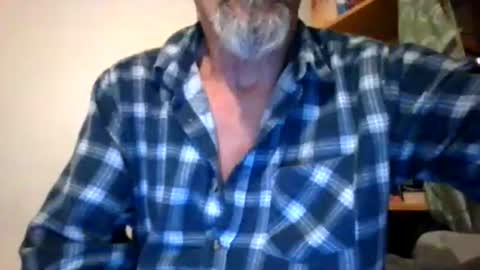 Snapshot of maximus_oreally chatting on 04-28-26, 02:27 Max online show from 04-28-26, 02:27