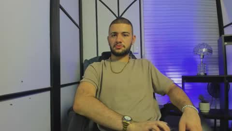 Snapshot of maximusdick1_ chatting on 10-04-25, 11:14 Maximus online show from 10-04-25, 11:14