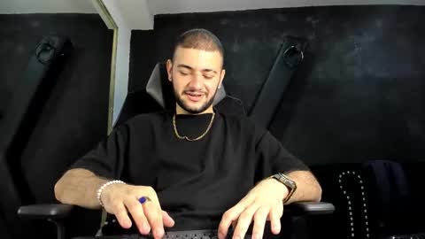 Snapshot of maximusdick1_ chatting on 10-06-25, 03:37 Maximus online show from 10-06-25, 03:37