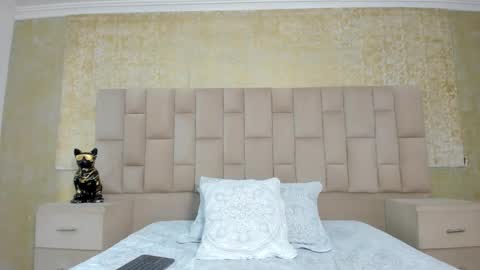 Snapshot of maximusdick1_ chatting on 10-17-25, 04:04 Maximus online show from 10-17-25, 04:04