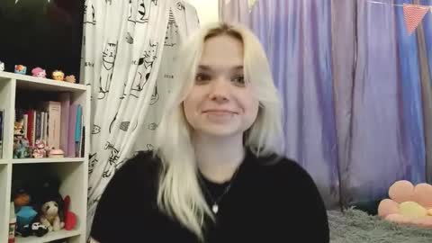 Snapshot of maxinecheatwood chatting on 02-18-26, 03:19 Isabella online show from 02-18-26, 03:19