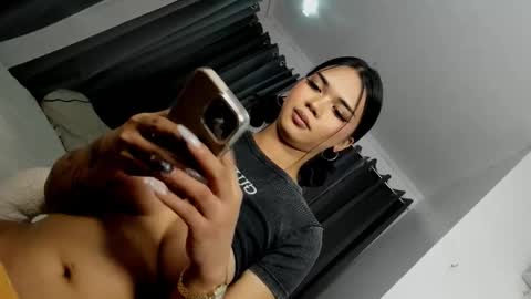 Snapshot of maxineminxx chatting on 10-10-25, 12:37 maxyy online show from 10-10-25, 12:37