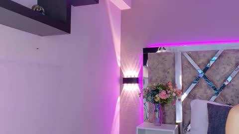 Maxi Rogers online show from 12-22-25, 11:18