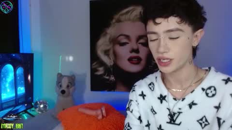 Max online show from 09-30-25, 03:22