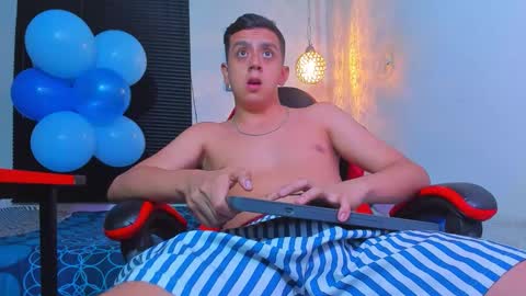 Snapshot of maxowens_oficial chatting on 09-15-25, 08:42 MAX online show from 09-15-25, 08:42