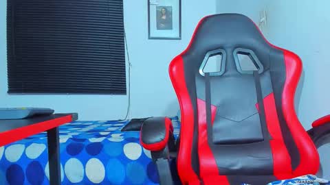 Snapshot of maxowens_oficial chatting on 10-11-25, 08:51 MAX online show from 10-11-25, 08:51