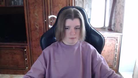 Snapshot of maxplay18 chatting on 11-16-25, 09:48 Max online show from 11-16-25, 09:48