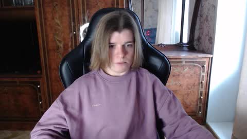 Snapshot of maxplay18 chatting on 11-18-25, 11:58 Max online show from 11-18-25, 11:58