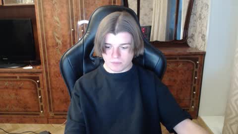 Snapshot of maxplay18 chatting on 11-30-25, 01:15 Max online show from 11-30-25, 01:15