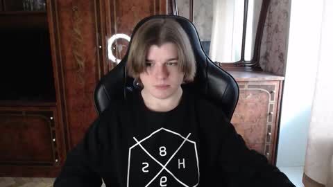 Snapshot of maxplay18 chatting on 12-15-25, 11:14 Max online show from 12-15-25, 11:14