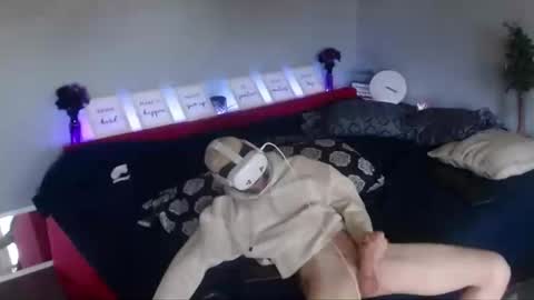 Snapshot of maxrouger chatting on 09-25-25, 06:00 MaxRouger online show from 09-25-25, 06:00