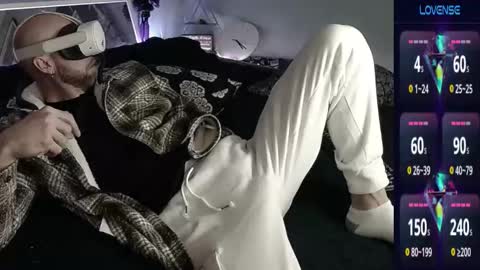 Snapshot of maxrouger chatting on 10-10-25, 12:42 MaxRouger online show from 10-10-25, 12:42