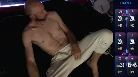 Snapshot of maxrouger chatting on 10-22-25, 07:30 MaxRouger online show from 10-22-25, 07:30