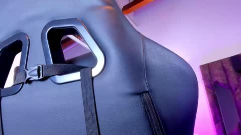 Snapshot of maxwell_dupont chatting on 02-01-25, 11:58 MAX online show from 02-01-25, 11:58