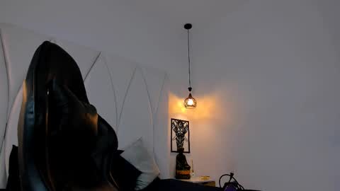 Snapshot of maxwell_dupont chatting on 02-06-25, 09:28 MAX online show from 02-06-25, 09:28