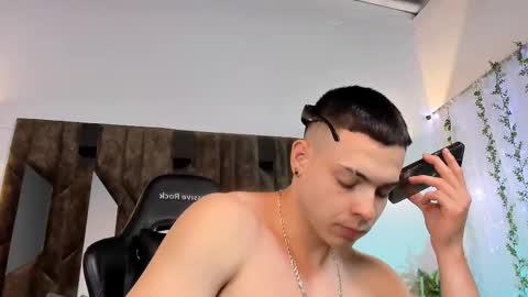 Snapshot of maxwell_dupont chatting on 02-15-25, 11:14 MAX online show from 02-15-25, 11:14